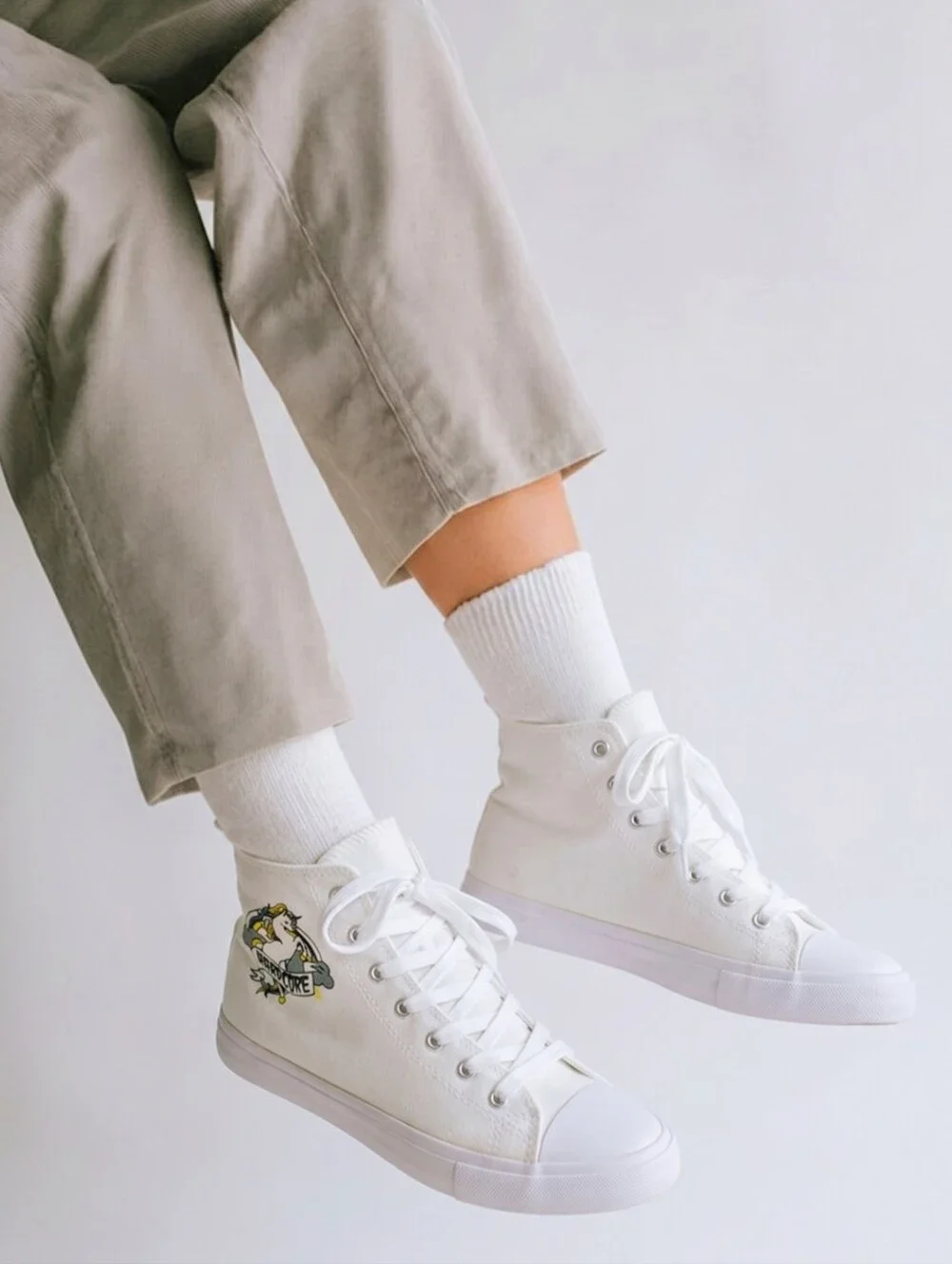 Hot Topic ✦ Canvas High-Top Sneakers ✦ Unicorn Graphic Lace-Up Pull Tab Sz 7 NWT